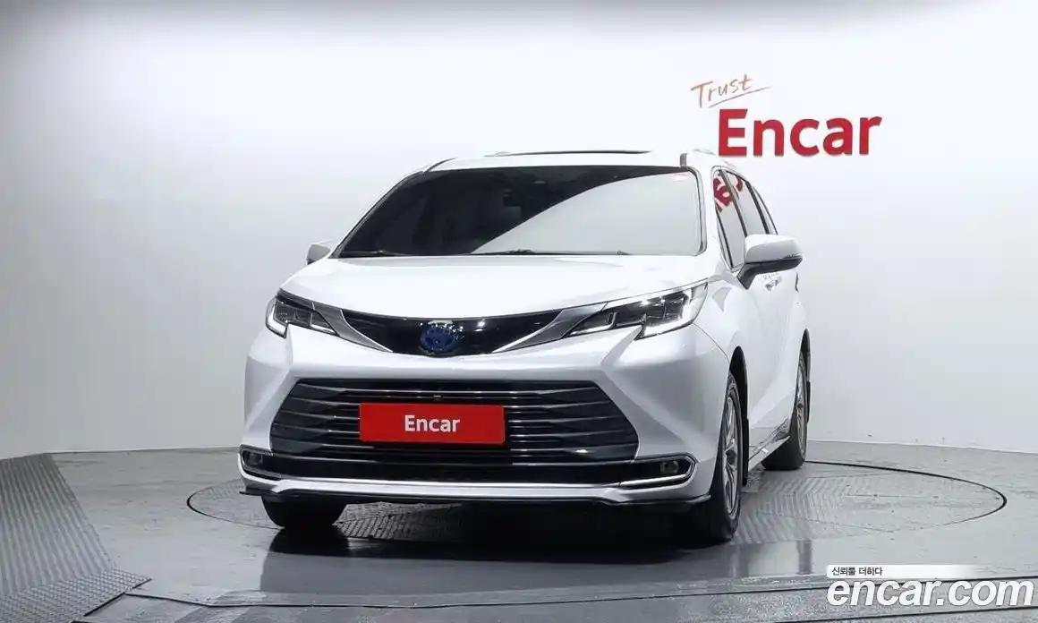 Toyota Sienna 2023 2.5 гидро в Москве № 170240, фото 3