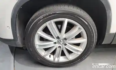 Volkswagen Tiguan 2011 2.0 гидро в Москве № 199166, миниатюра 5