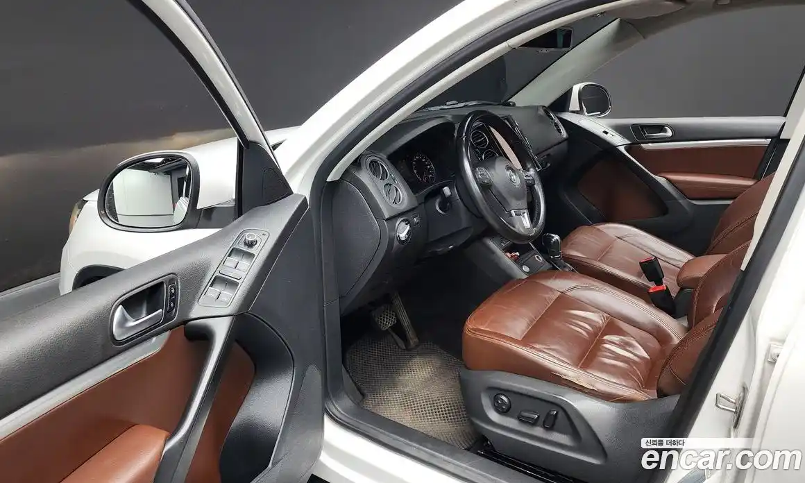 Volkswagen Tiguan 2011 2.0 гидро в Москве № 199166, фото 10