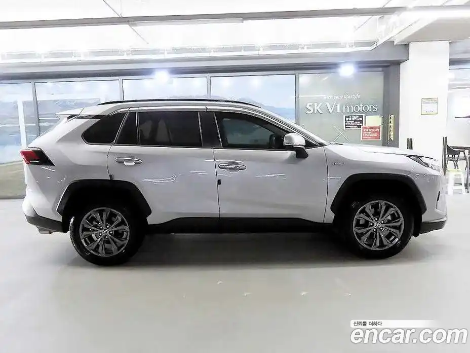 Toyota RAV4 2025 2.5 гидро в Москве № 199525, фото 3