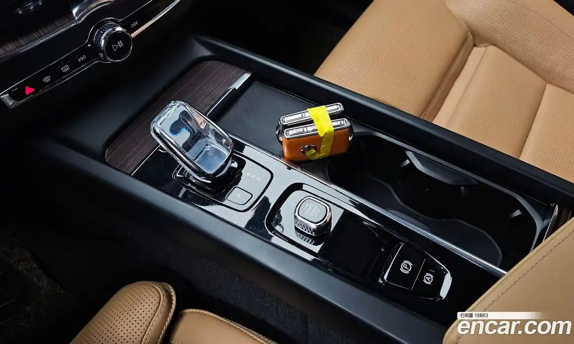 Volvo XC60 2022 2.0 гидро в Москве № 212867, фото 9