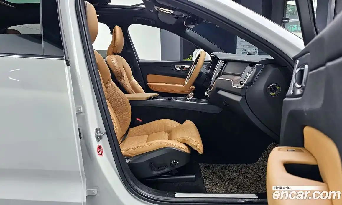 Volvo XC60 2022 2.0 гидро в Москве № 212867, фото 10