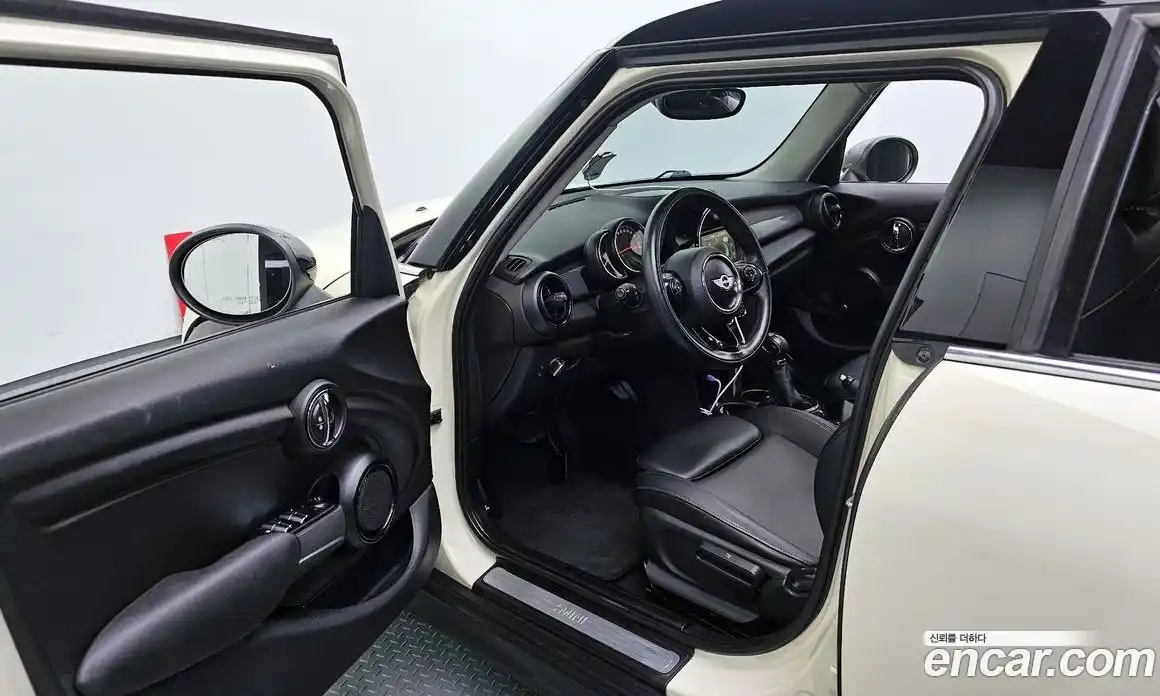 Mini Cooper 2015 1.5 гидро в Москве № 214383, фото 11