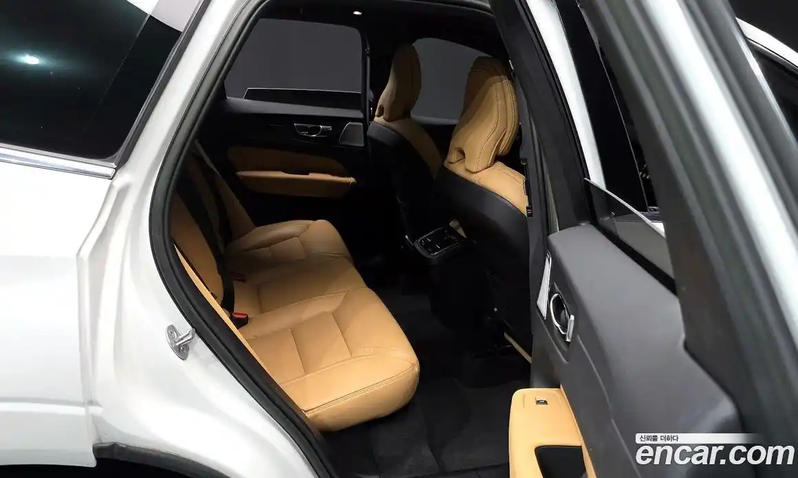 Volvo XC60 2022 2.0 гидро в Москве № 230395, фото 12