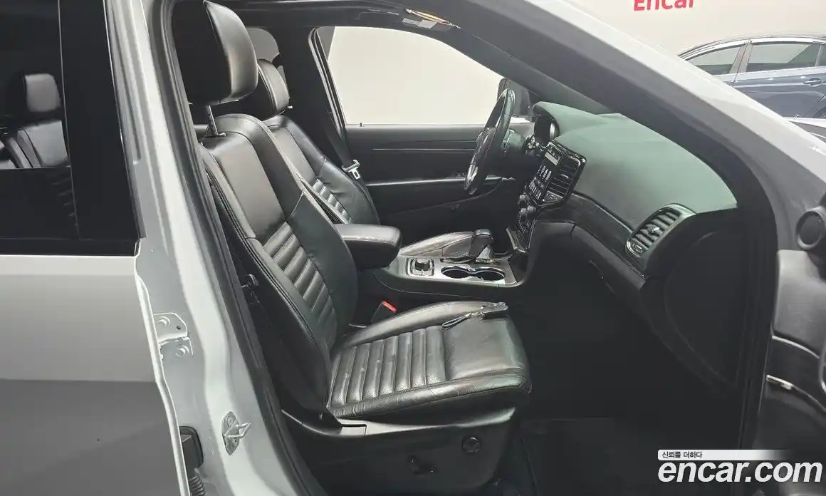 Jeep Cherokee 2020 3.6 гидро в Москве № 232366, фото 10