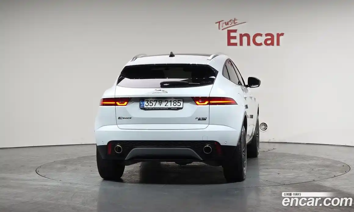Jaguar E-Pace 2020 2.0 гидро в Москве № 238036, фото 3