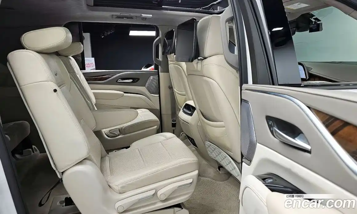 Cadillac Escalade 2023 6.2 гидро в Москве № 256373, фото 11