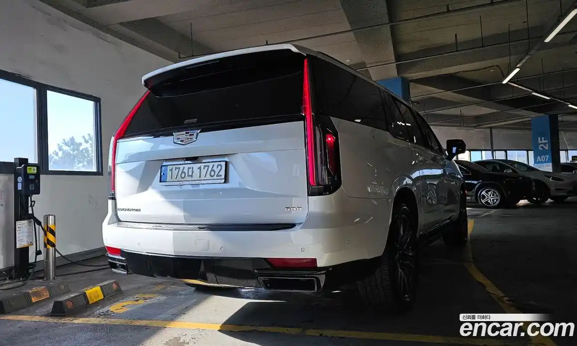Cadillac Escalade 2023 6.2 гидро в Москве № 256373, фото 4