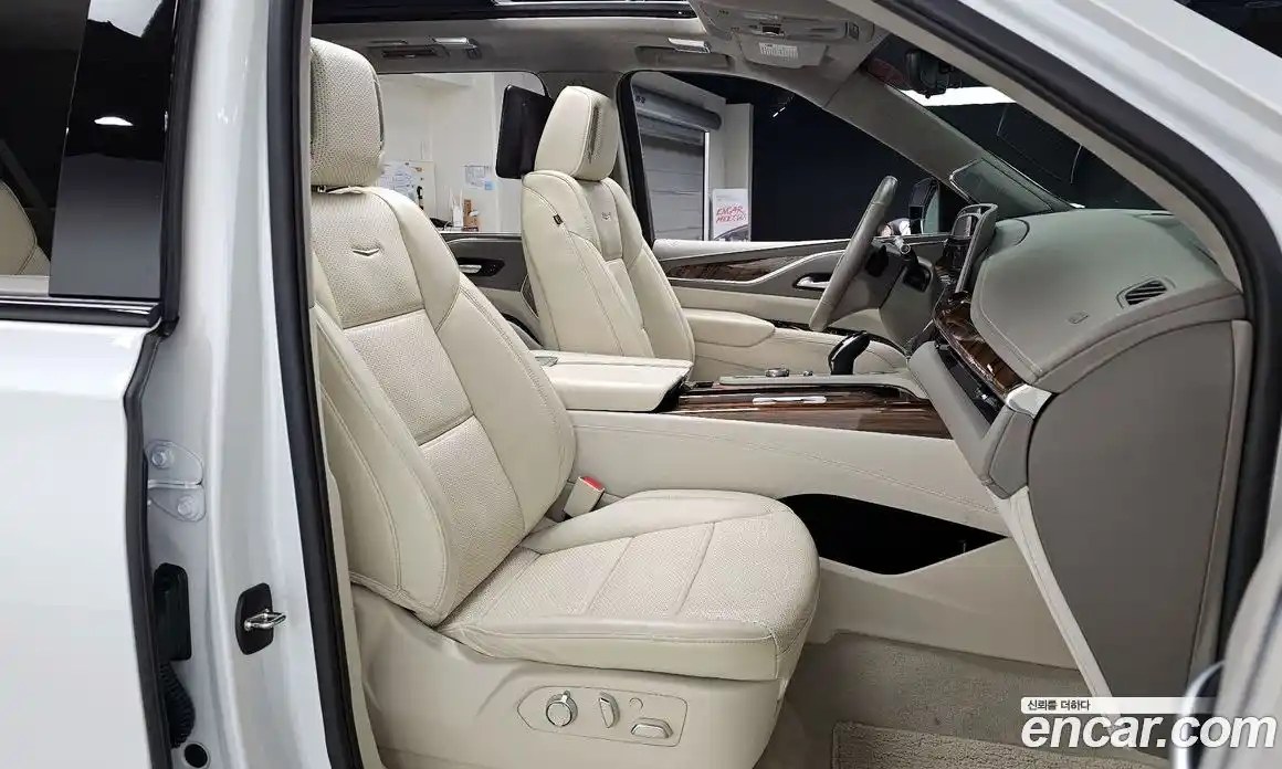 Cadillac Escalade 2023 6.2 гидро в Москве № 256373, фото 10