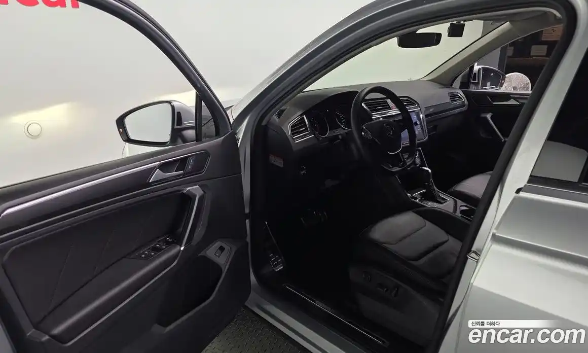 Volkswagen Tiguan 2018 2.0 гидро в Москве № 301110, фото 11