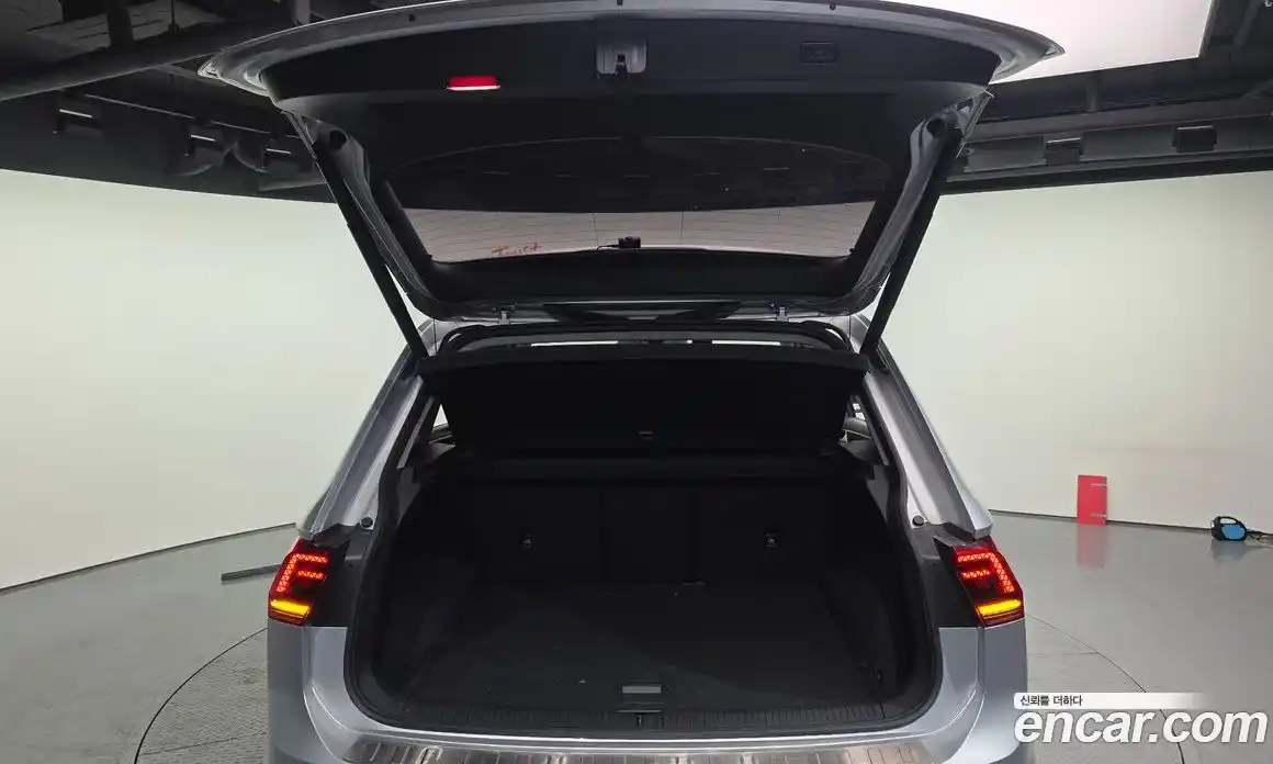 Volkswagen Tiguan 2018 2.0 гидро в Москве № 301110, фото 20