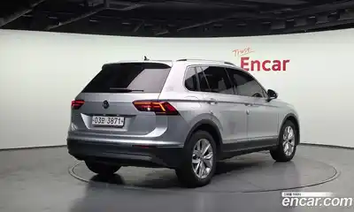 Volkswagen Tiguan 2018 2.0 гидро в Москве № 301110, миниатюра 2