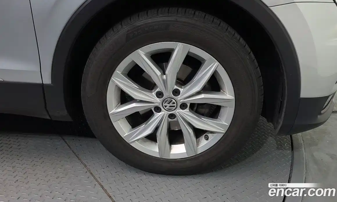Volkswagen Tiguan 2018 2.0 гидро в Москве № 301110, фото 5