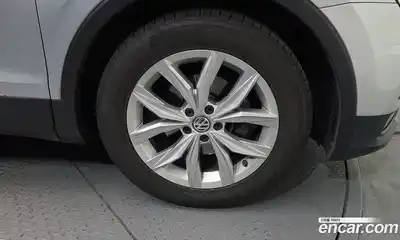 Volkswagen Tiguan 2018 2.0 гидро в Москве № 301110, миниатюра 5