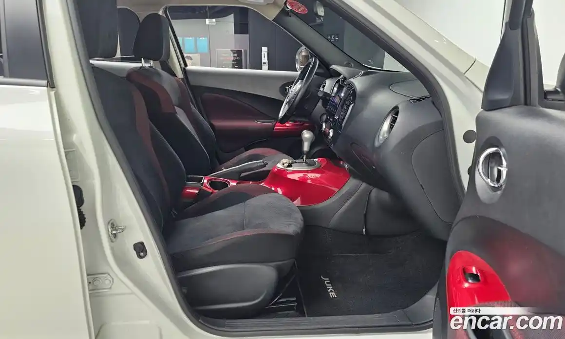 Nissan Juke 2014 1.6 гидро в Москве № 344513, фото 11