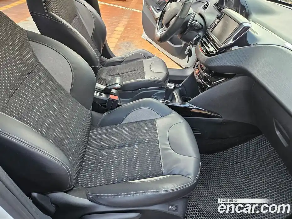 Peugeot 2008 2015 1.6 гидро в Москве № 547947, фото 11