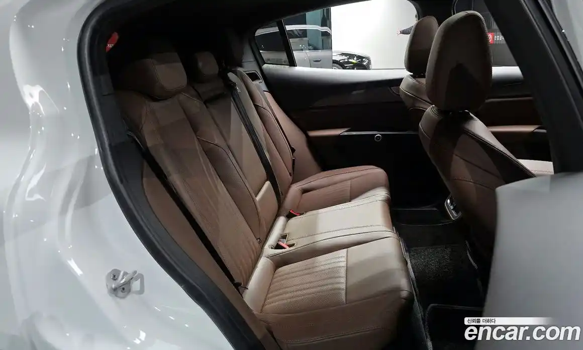 Maserati Grecale 2024 2.0 гидро в Москве № 610591, фото 12