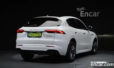 Maserati Grecale 2024 2.0 гидро в Москве № 610591, миниатюра 2