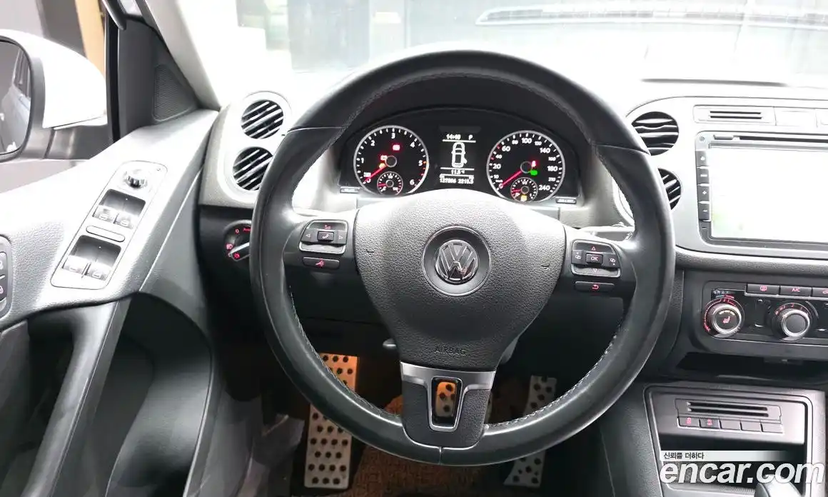 Volkswagen Tiguan 2014 2.0 гидро в Москве № 629126, фото 13