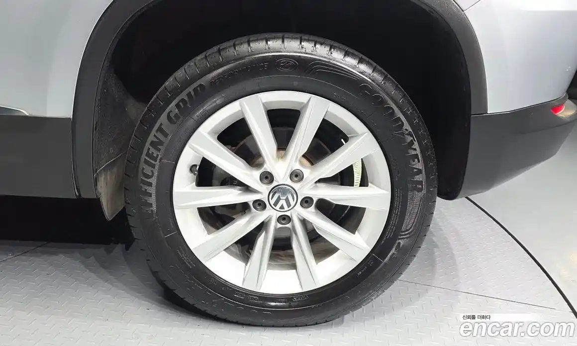 Volkswagen Tiguan 2014 2.0 гидро в Москве № 629126, фото 5