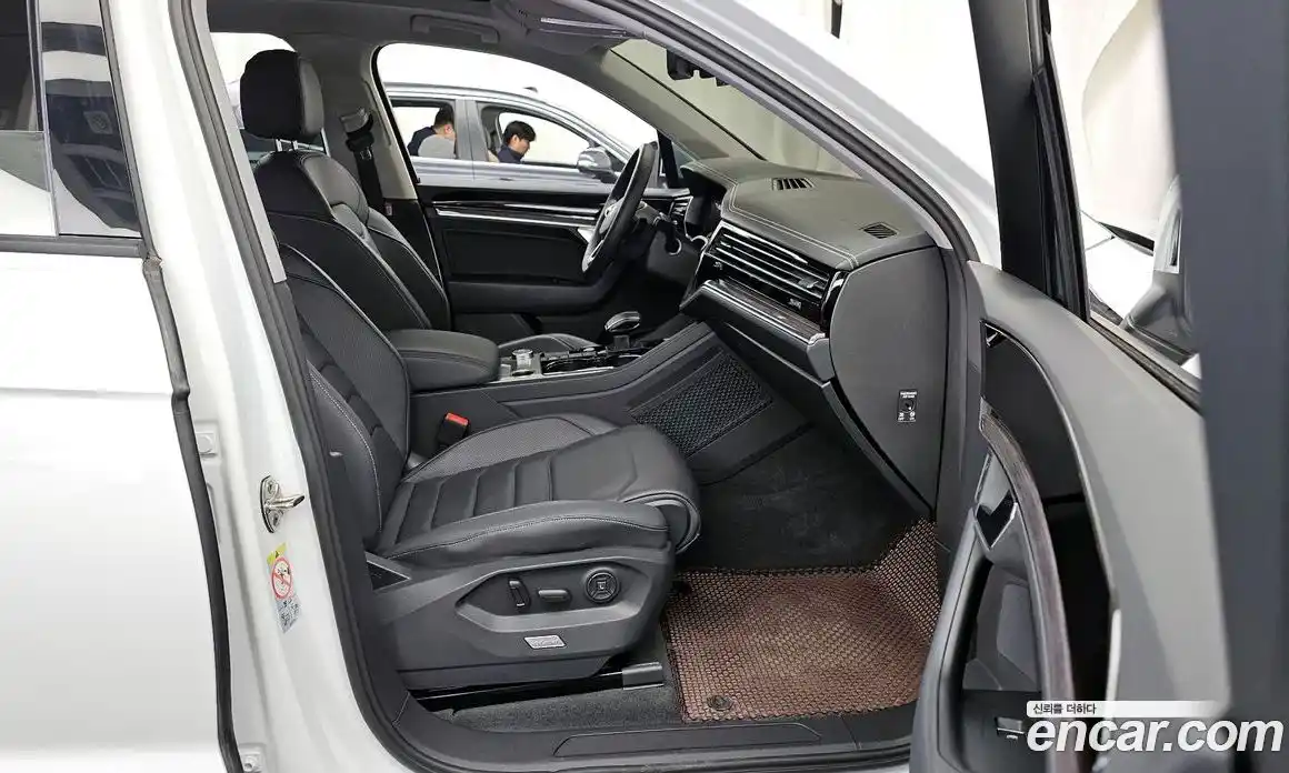 Volkswagen Touareg 2023 3.0 гидро в Москве № 725023, фото 11