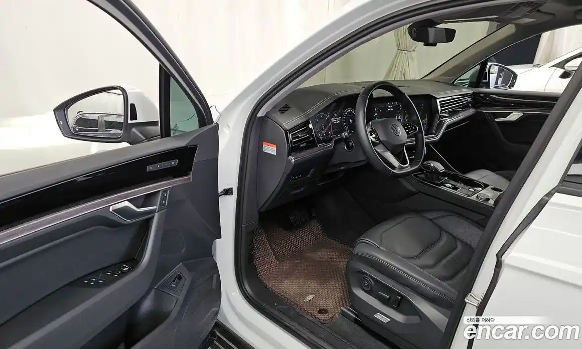Volkswagen Touareg 2023 3.0 гидро в Москве № 725023, фото 10