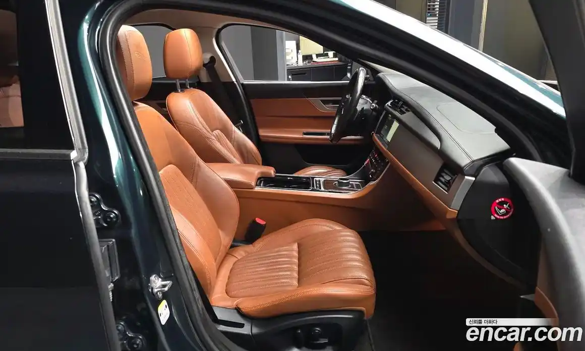 Jaguar XF 2016 2.0 гидро в Москве № 758792, фото 11