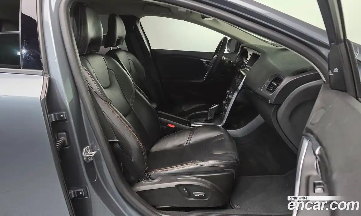Volvo V40 2018 2.0 гидро в Москве № 802016, фото 11