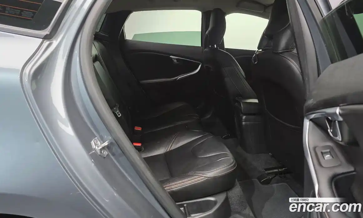 Volvo V40 2018 2.0 гидро в Москве № 802016, фото 12