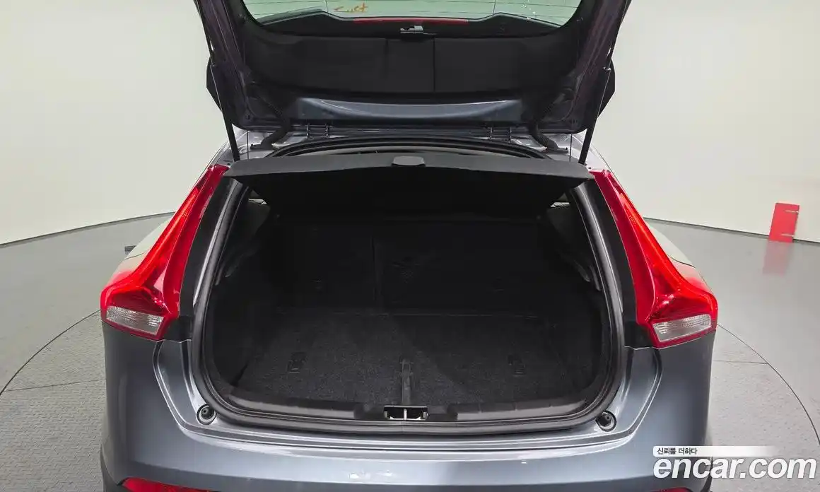 Volvo V40 2018 2.0 гидро в Москве № 802016, фото 20
