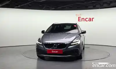 Volvo V40 2018 2.0 гидро в Москве № 802016, миниатюра 3