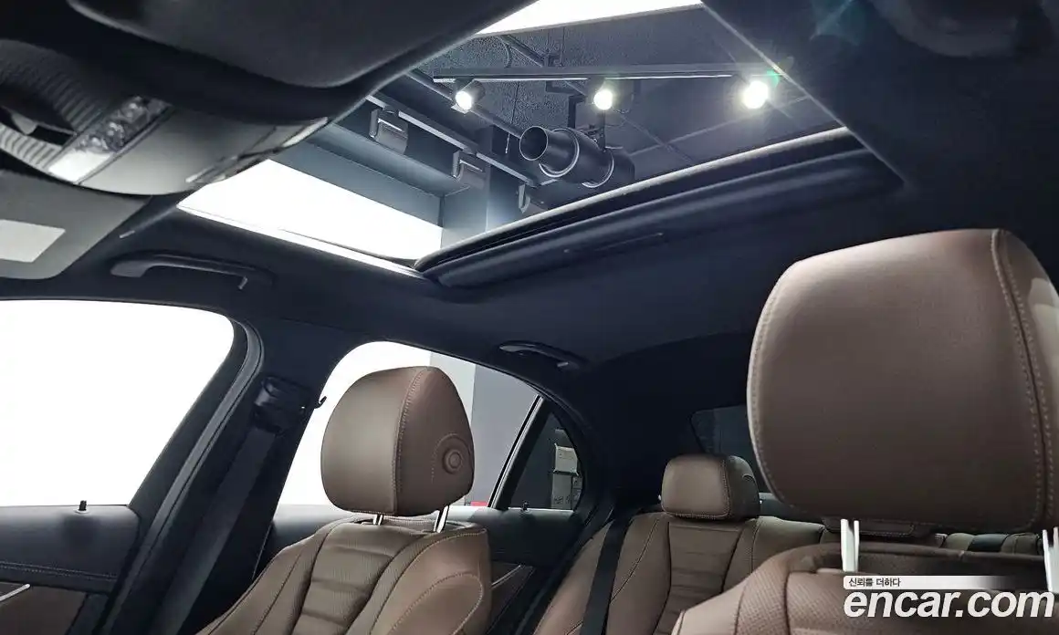 Mercedes-Benz E-Class 2023 2.0 гидро, фото 17