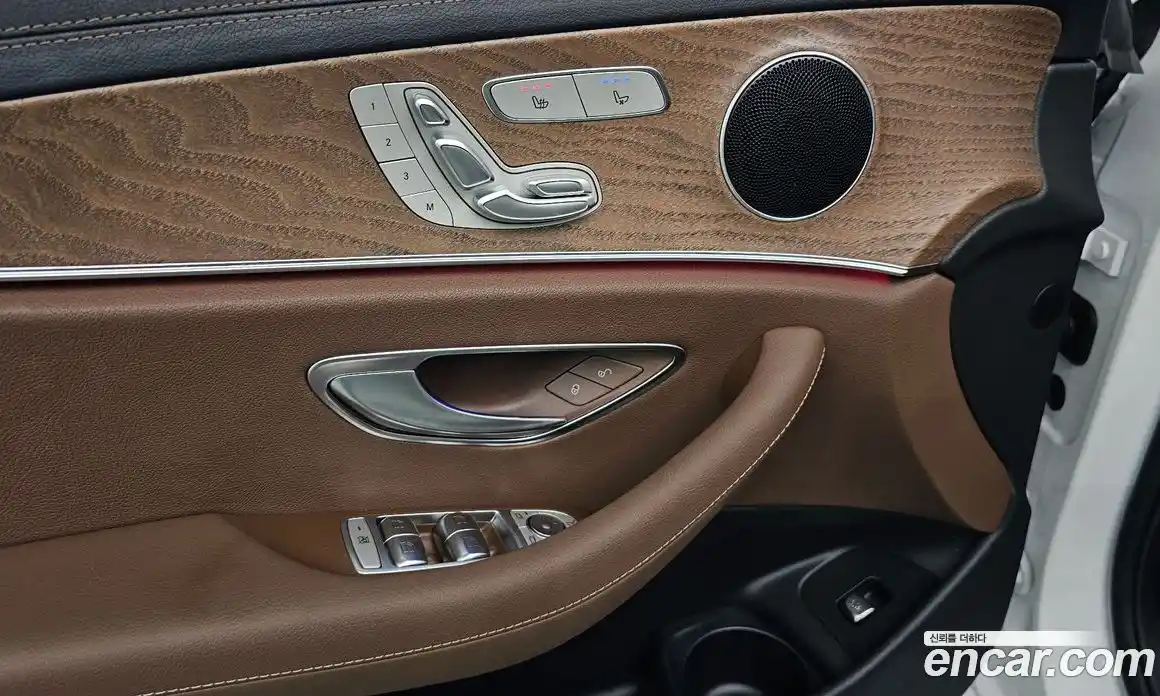 Mercedes-Benz E-Class 2023 2.0 гидро, фото 18