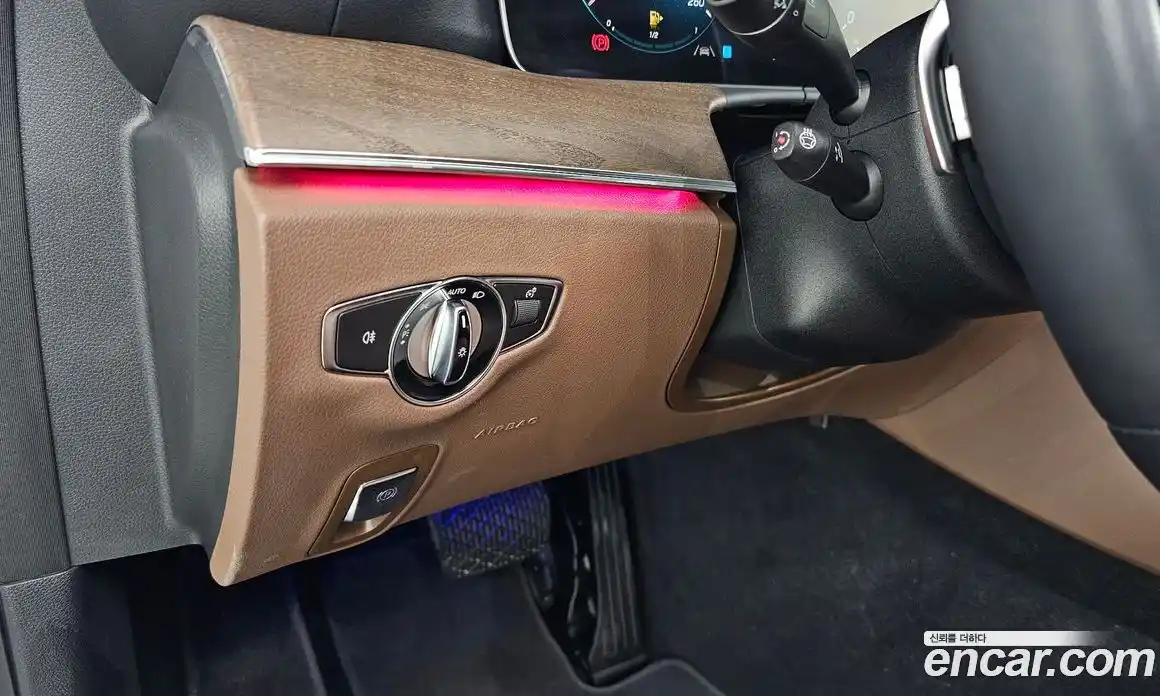 Mercedes-Benz E-Class 2023 2.0 гидро, фото 19