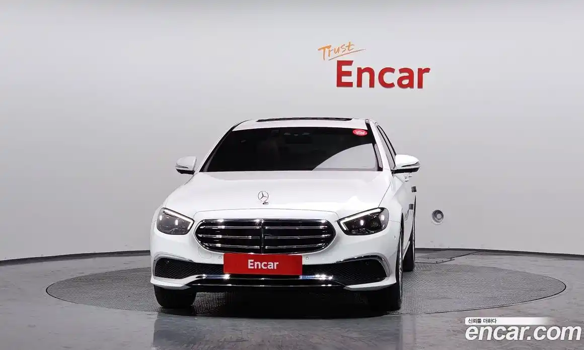 Mercedes-Benz E-Class 2023 2.0 гидро, фото 3