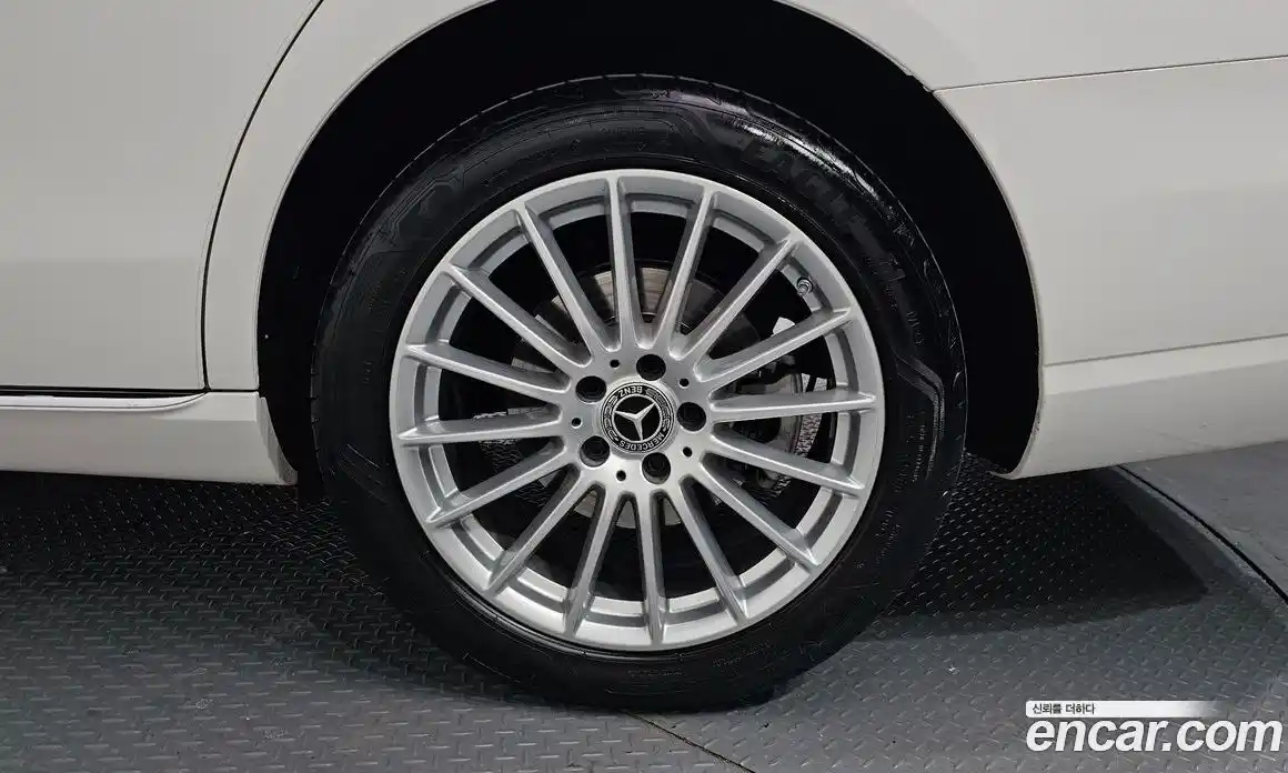 Mercedes-Benz E-Class 2023 2.0 гидро, фото 5