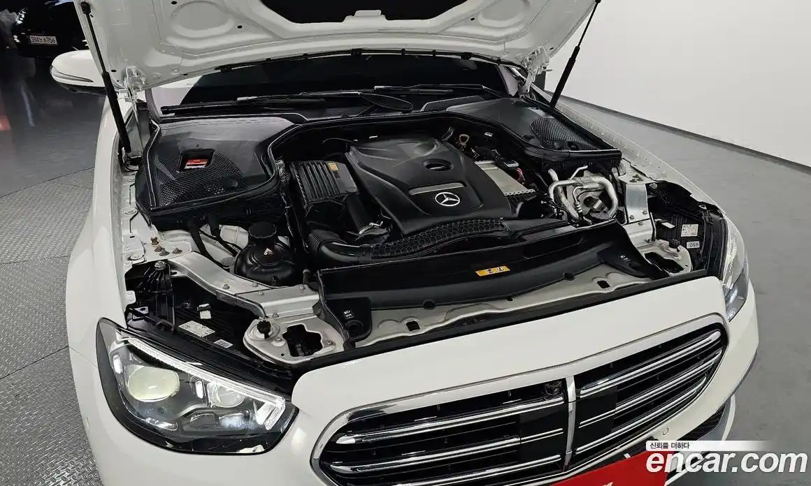 Mercedes-Benz E-Class 2023 2.0 гидро, фото 6