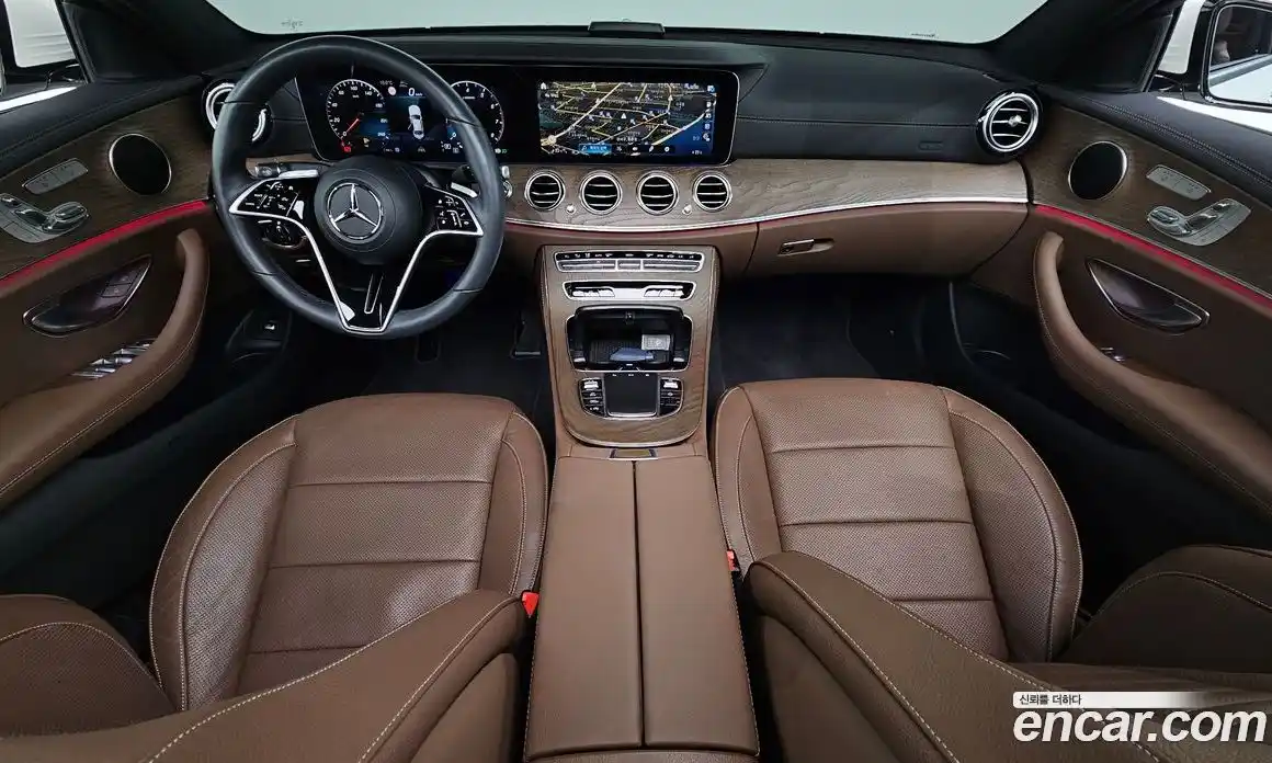Mercedes-Benz E-Class 2023 2.0 гидро, фото 7