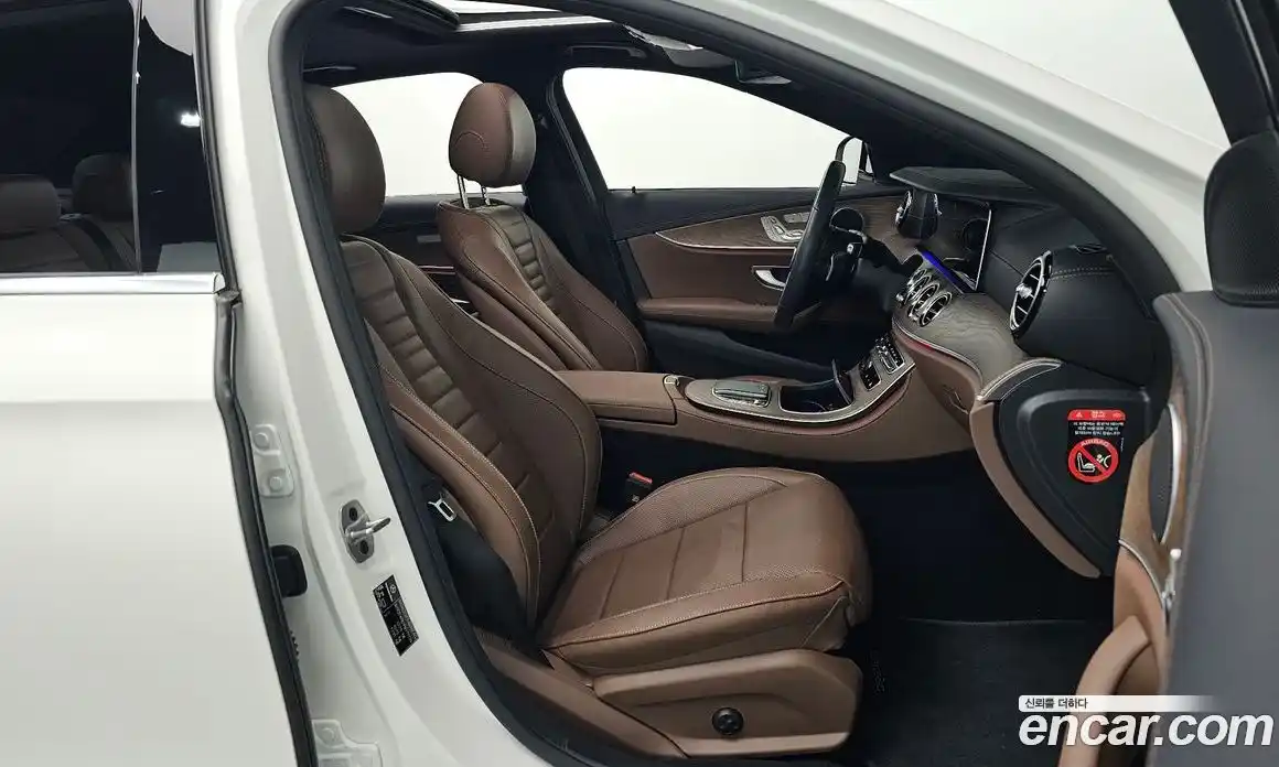 Mercedes-Benz E-Class 2023 2.0 гидро, фото 10