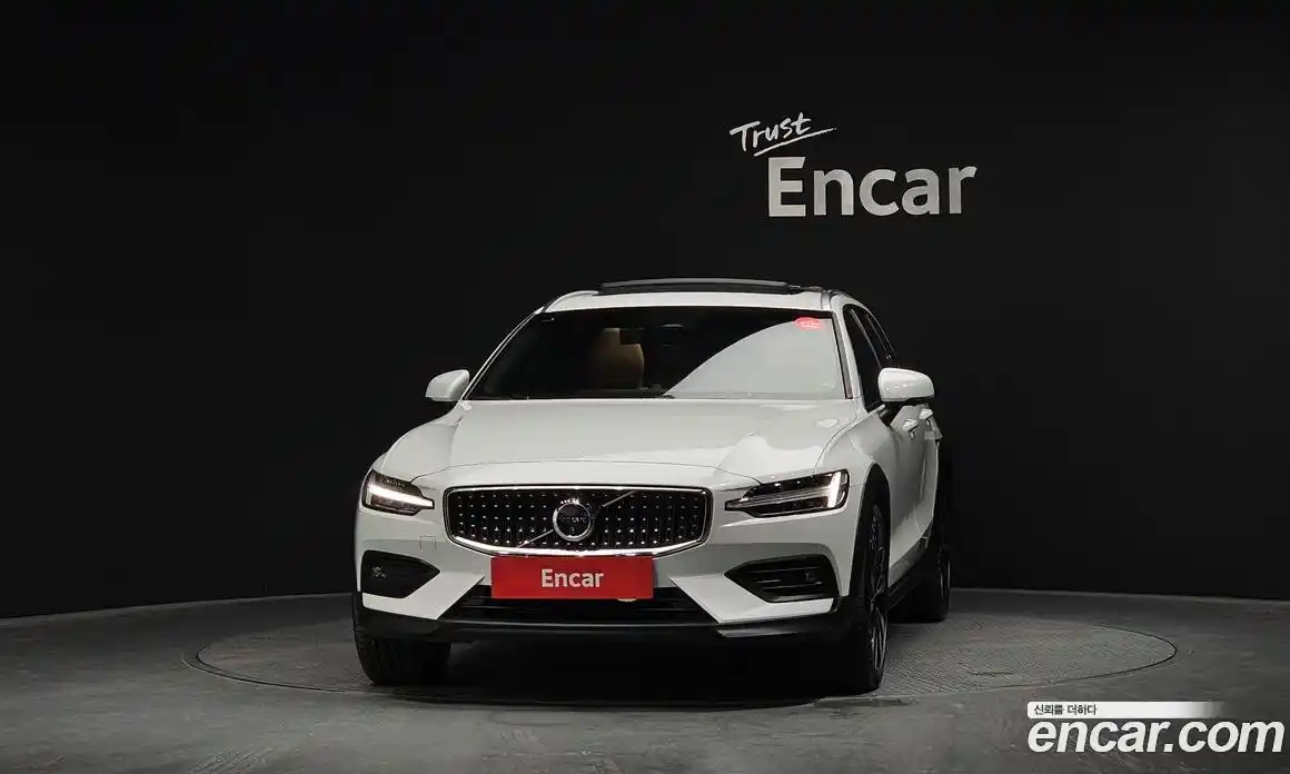 Volvo V60 2024 2.0 гидро в Москве № 823852, фото 3
