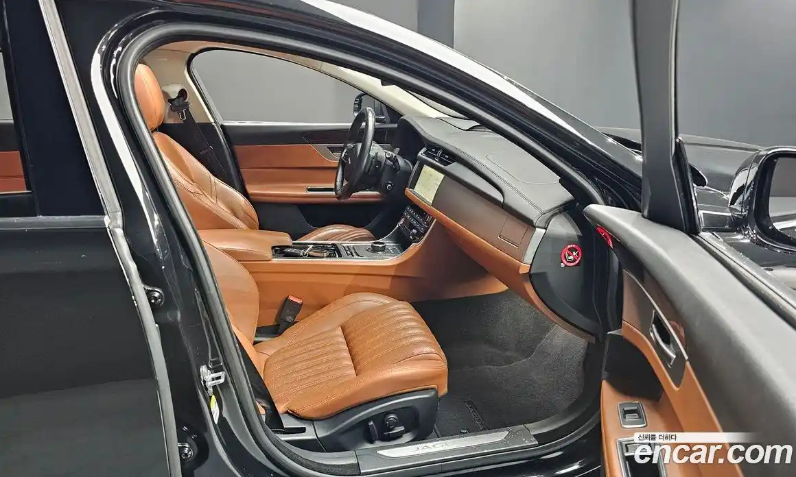 Jaguar XF 2018 2.0 гидро в Москве № 976507, фото 11