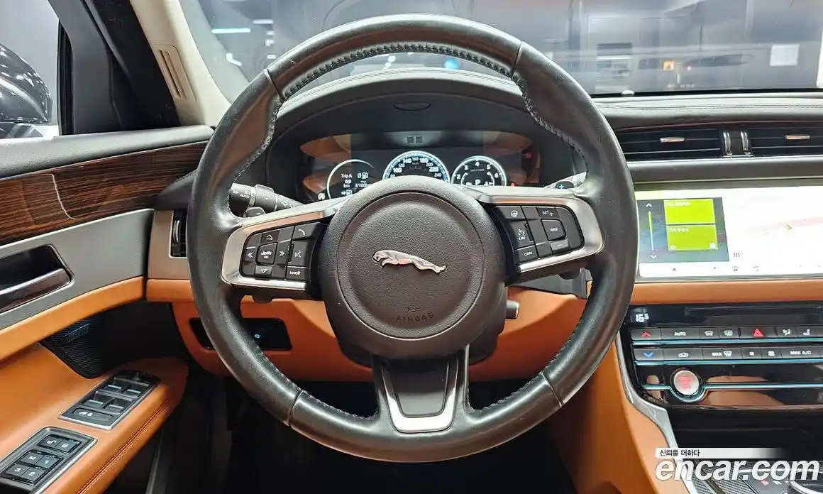 Jaguar XF 2018 2.0 гидро в Москве № 976507, фото 13