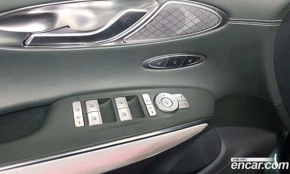 Genesis GV70 2022 0.1 Автомат в Москве № 1010093, фото 17