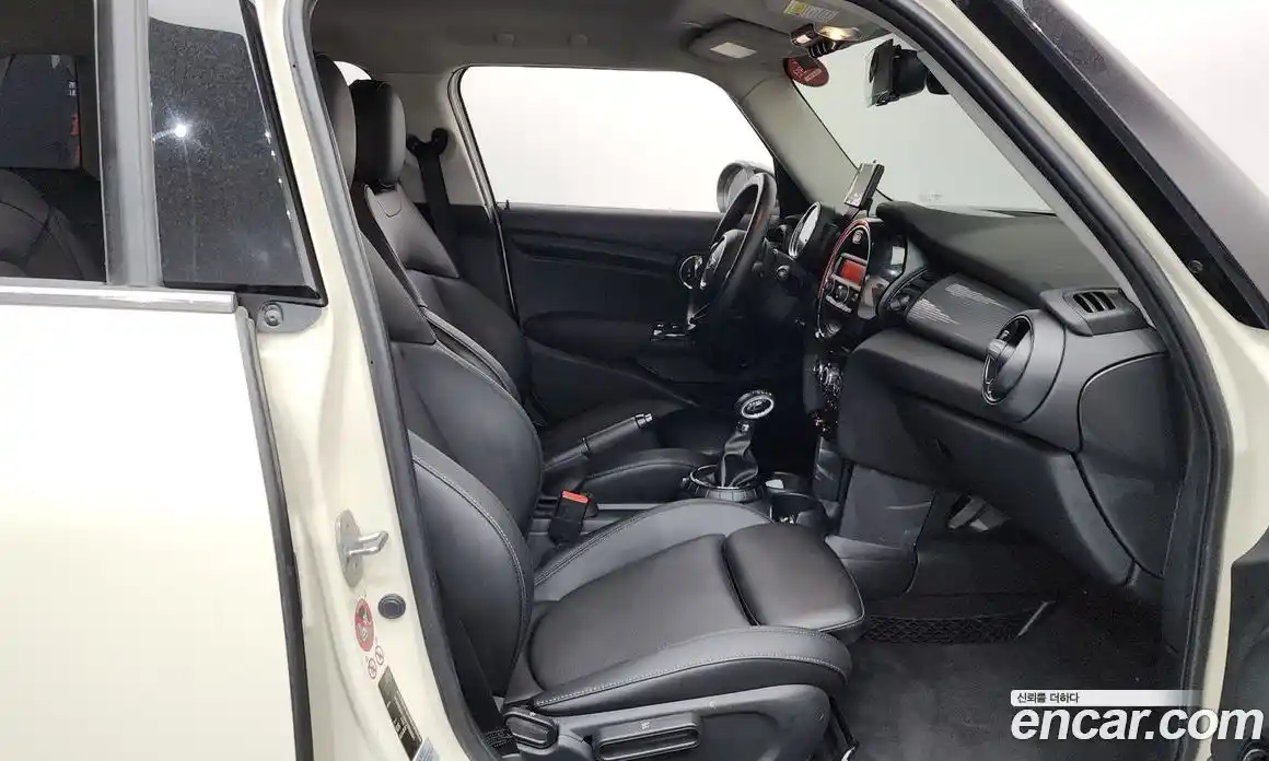 Mini Cooper 2015 1.5 гидро в Москве № 1013630, фото 11