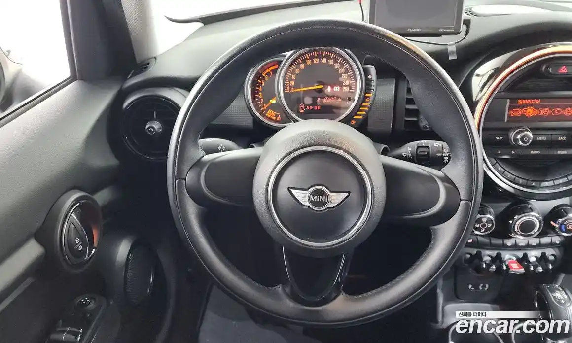 Mini Cooper 2015 1.5 гидро в Москве № 1013630, фото 13