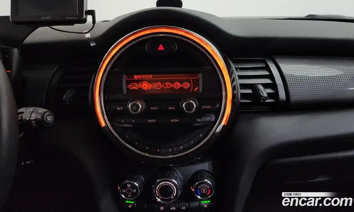 Mini Cooper 2015 1.5 гидро в Москве № 1013630, фото 16