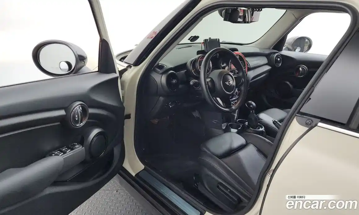 Mini Cooper 2015 1.5 гидро в Москве № 1013630, фото 10
