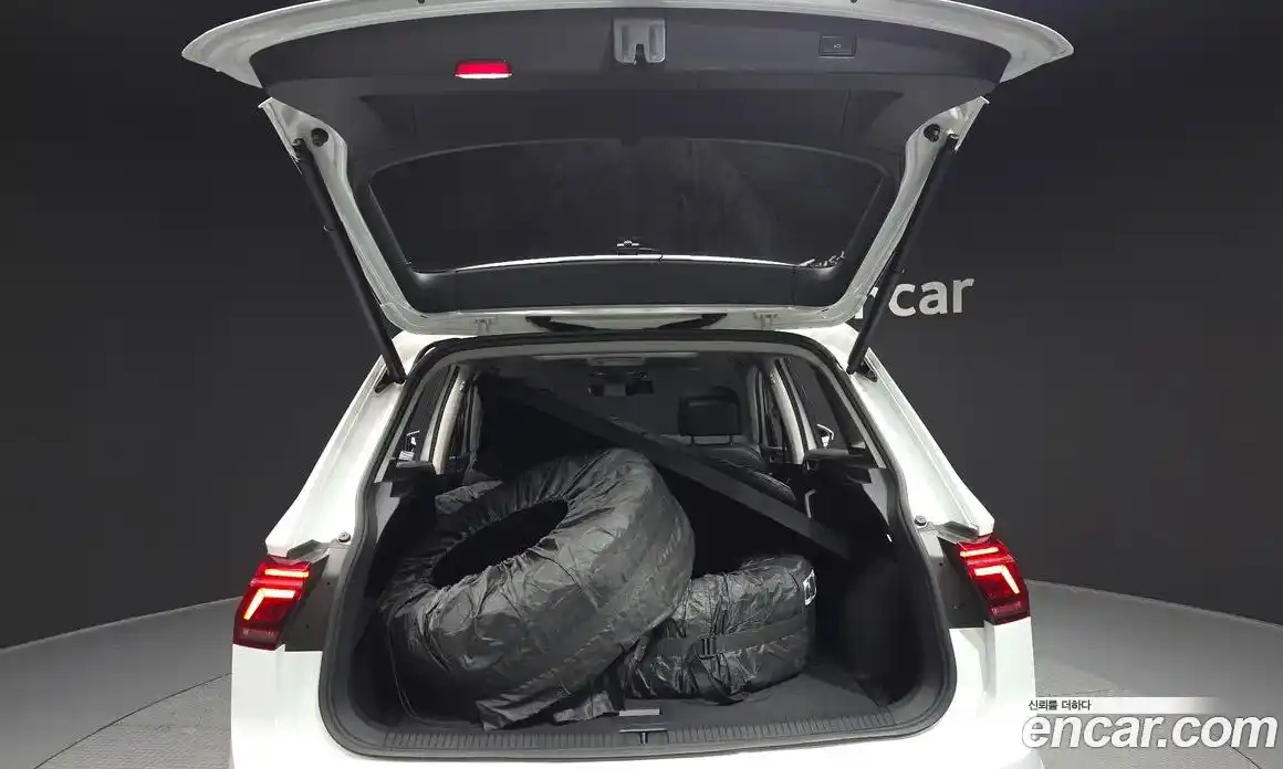Volkswagen Tiguan 2022 2.0 гидро в Москве № 1014624, фото 20