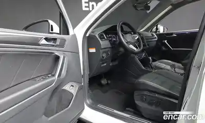 Volkswagen Tiguan 2022 2.0 гидро в Москве № 1014624, миниатюра 10