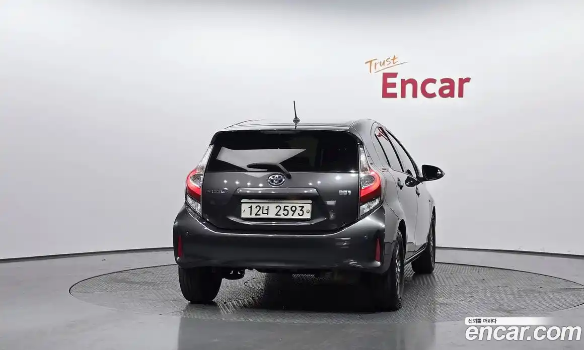 Toyota Prius 2018 1.5 гидро в Москве № 1015226, фото 4